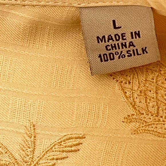 Tommy Bahama 100% Silk Button Down Shirt Butter Yellow Size L EUC Short Sleeve - Picture 3 of 6